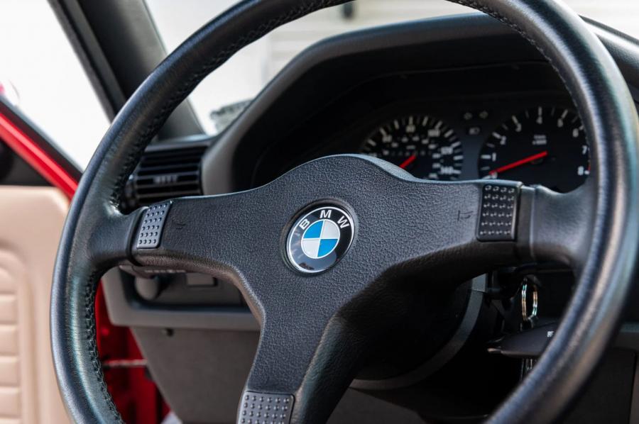 Детали интерьера BMW M3 Coupe (E30) 1988 года  (NA) (фото 119 из 231)